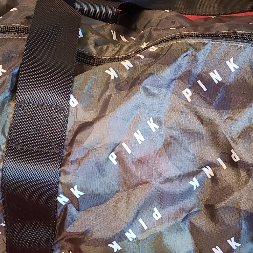 BRAND NEW PINK VS Duffle Bag - Picture 11 of 11